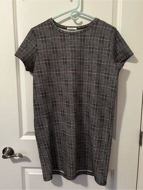Plaid Short-Sleeve Mini Dress in Black & White